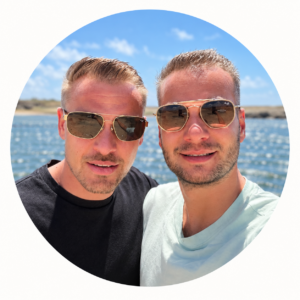 zonnige selfie bij het water